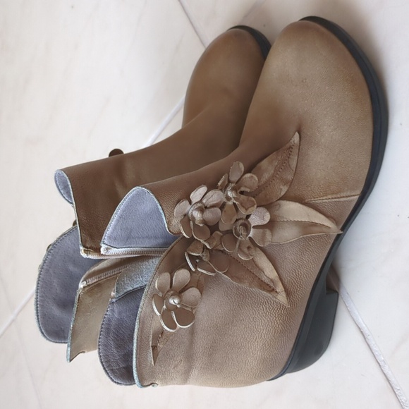 Leather neutral embellished Bohemian comfortable ankle boots handmade - Picture 1 of 9